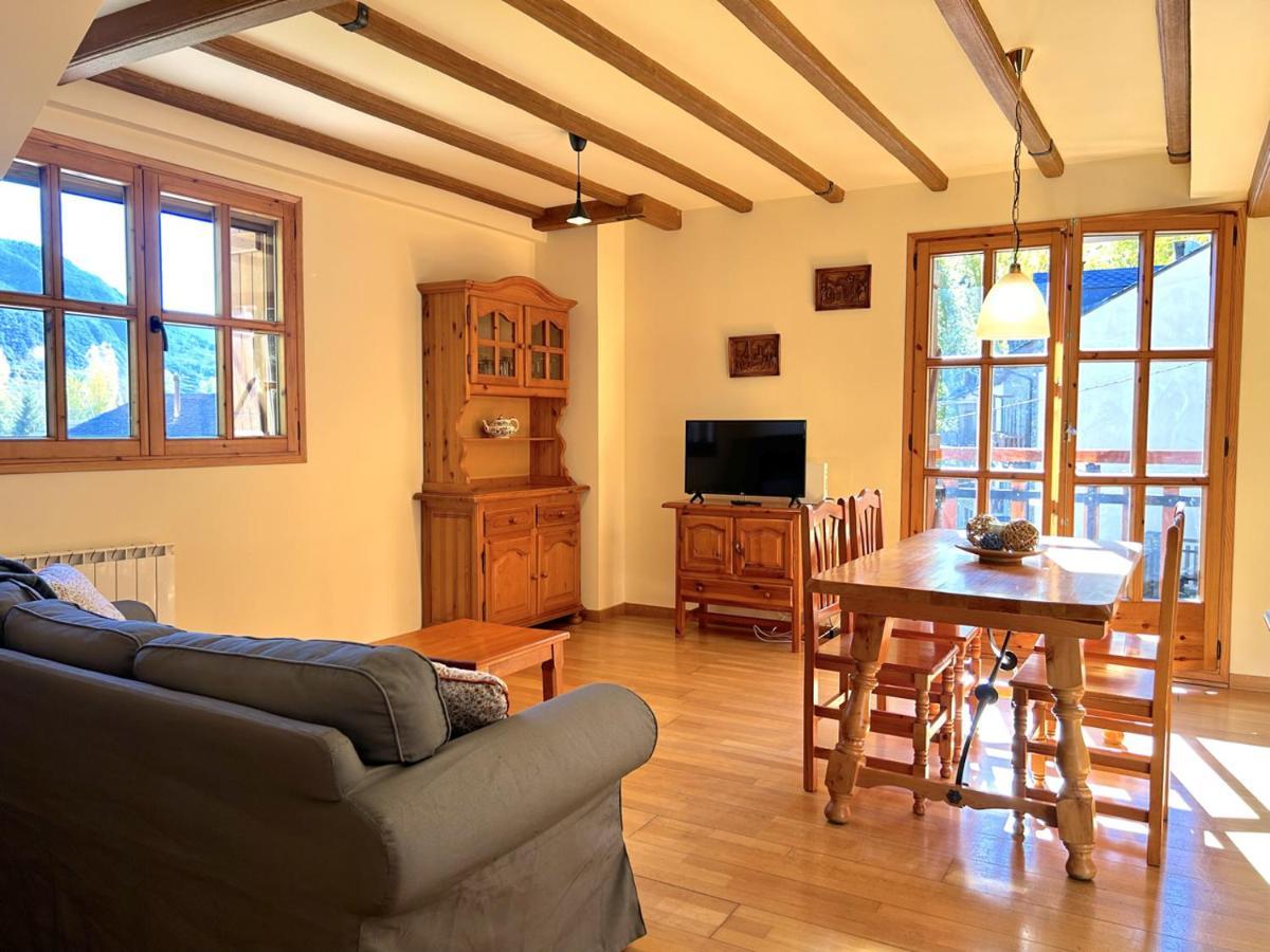 Appartamento Duplex Familiar I De Muntanya A Escalo By Rural D'Aneu Esterno foto